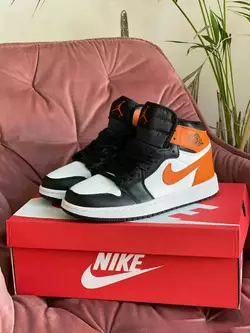 Кроссовки Nike Air Jordan высокие белые с черным с оранжевым